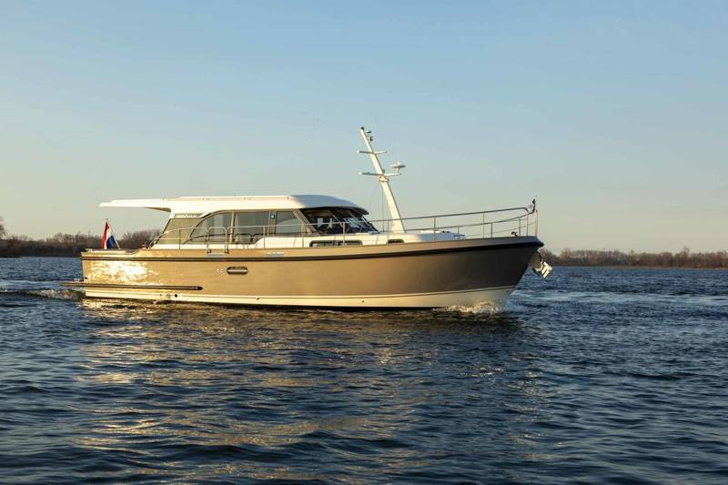 sanzi yachtcharter holland